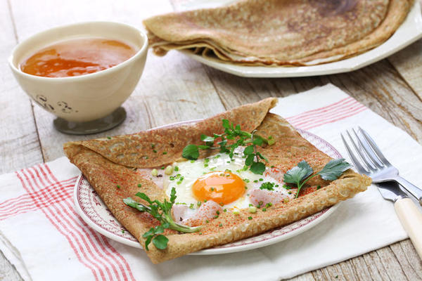 Panqueca com cidra, típica da Bretanha